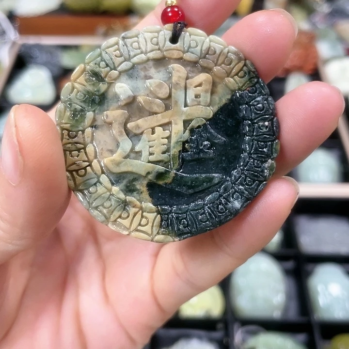 蛇纹石玉颈饰合金