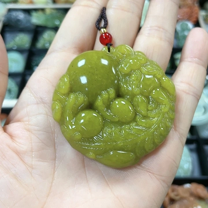 蛇纹石玉颈饰合金