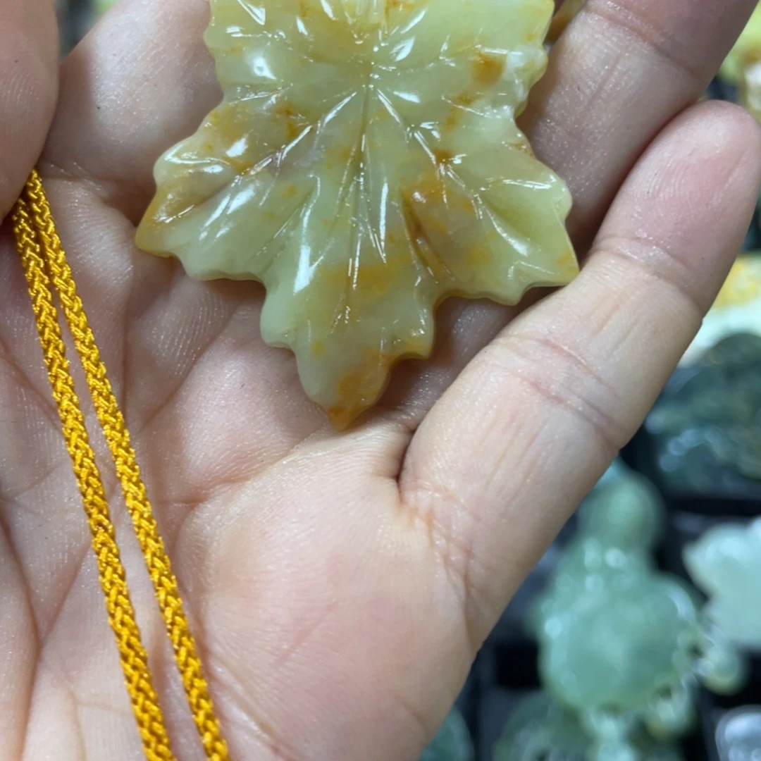 蛇纹石玉吊坠未镶嵌