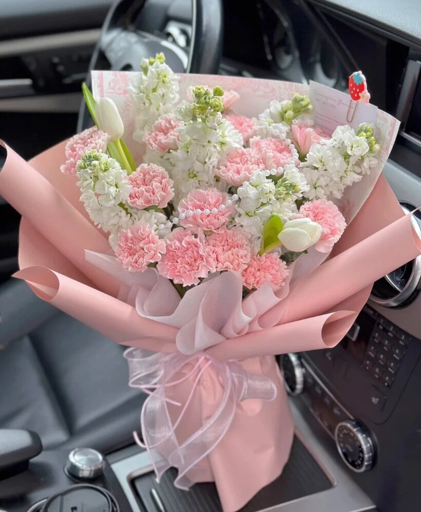 粉色康乃馨混搭花束少女款 闺蜜女友老婆节日礼物全同城配送