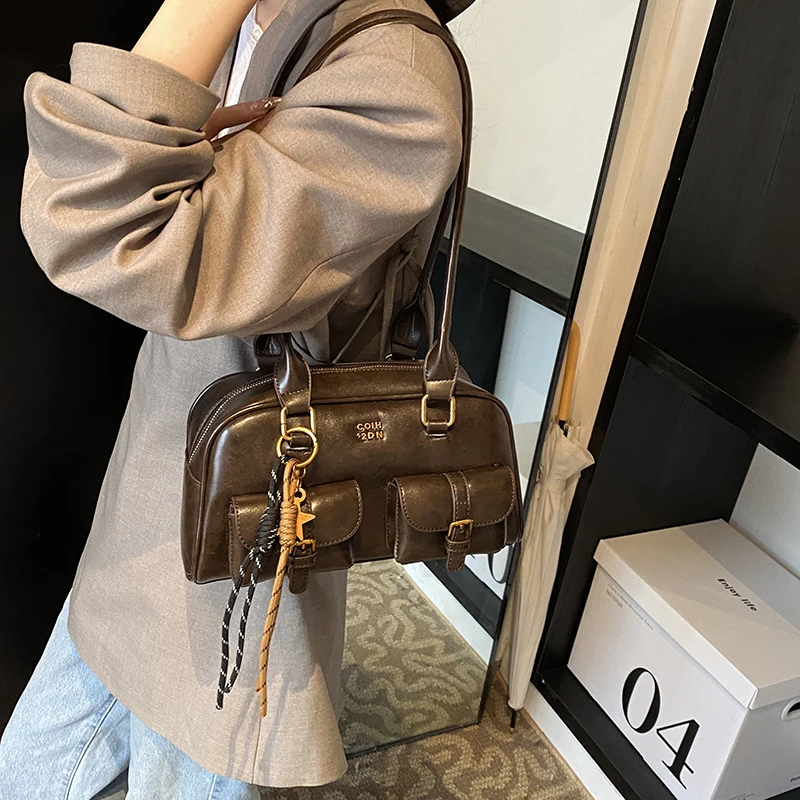 高级感复古包包女款爆款2025新款网红洋气小包包潮酷单肩腋下大包