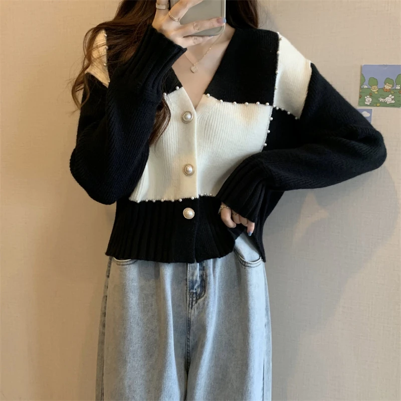 大码女装遮肉长袖短款上衣女秋冬季胖妹妹宽松显瘦撞色针织打底衫