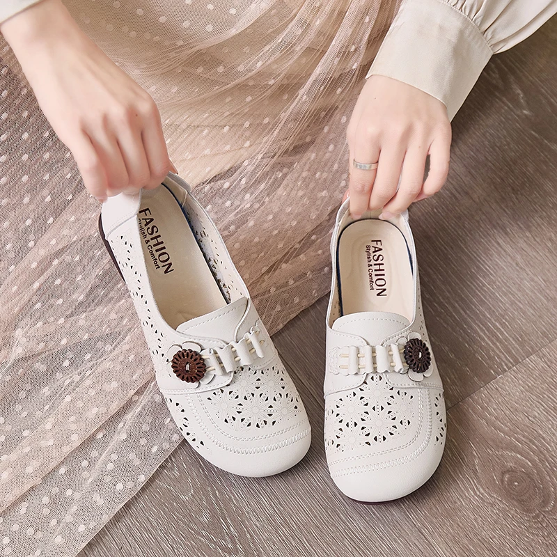 2024新款中老年软底妈妈鞋夏季透气防滑镂空洞洞鞋凉鞋老年鞋百搭