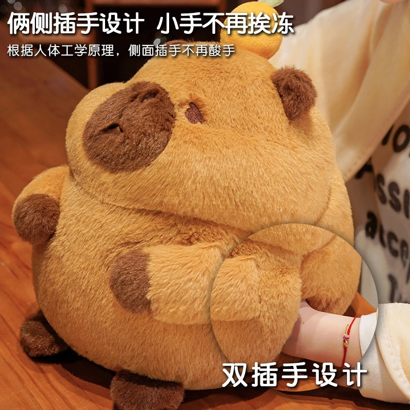 新款卡通水豚卡皮巴拉暖手捂抱枕毯三合一办公室家用毯子