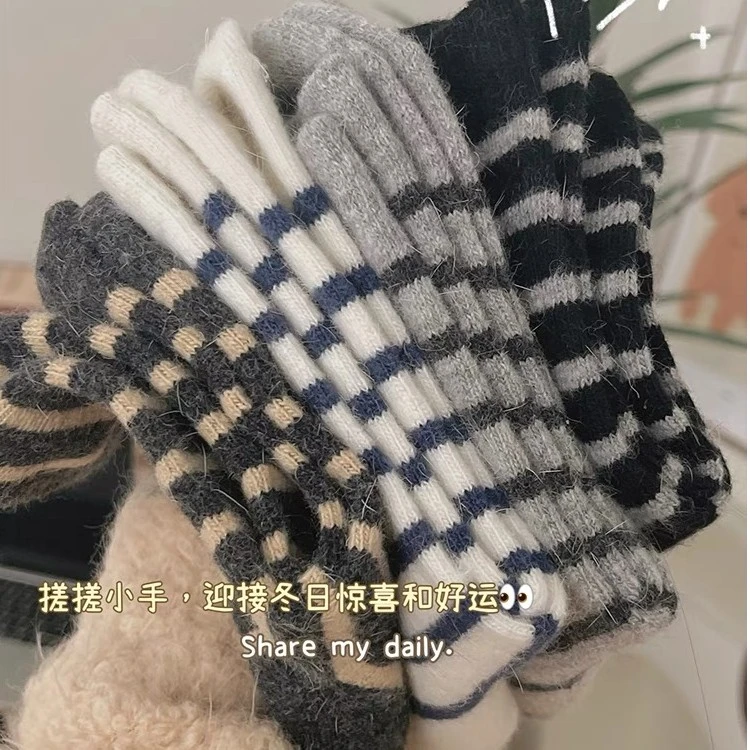 日系时尚冬季保暖厚厚的兔羊毛中筒条纹袜子女袜ins韩版梦中情袜