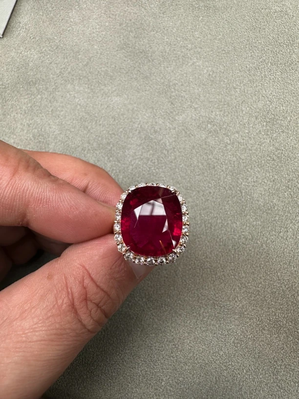 18金镶嵌碧玺戒指20.55ct