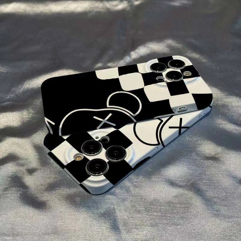 适用【苹果华为/oppo/vivo】趣味菲林壳创意全包棋盘格暴力熊手机壳