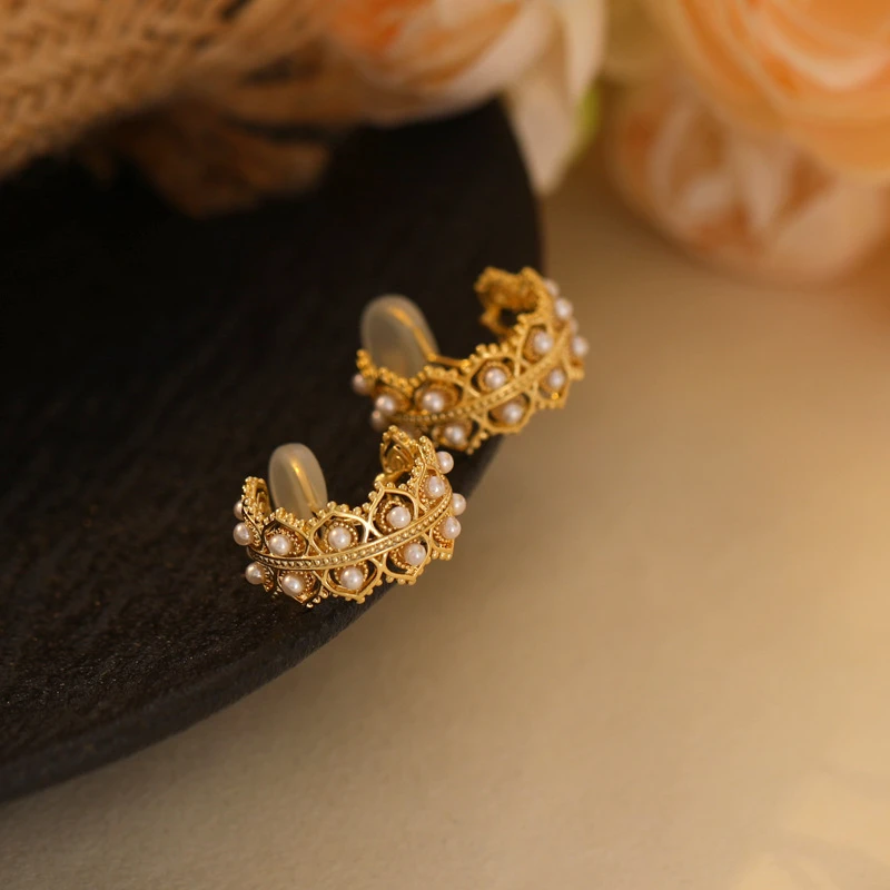 铜合金耳饰 简约复古港风仿珍珠C圈气质百搭蚊香盘耳夹女爆款