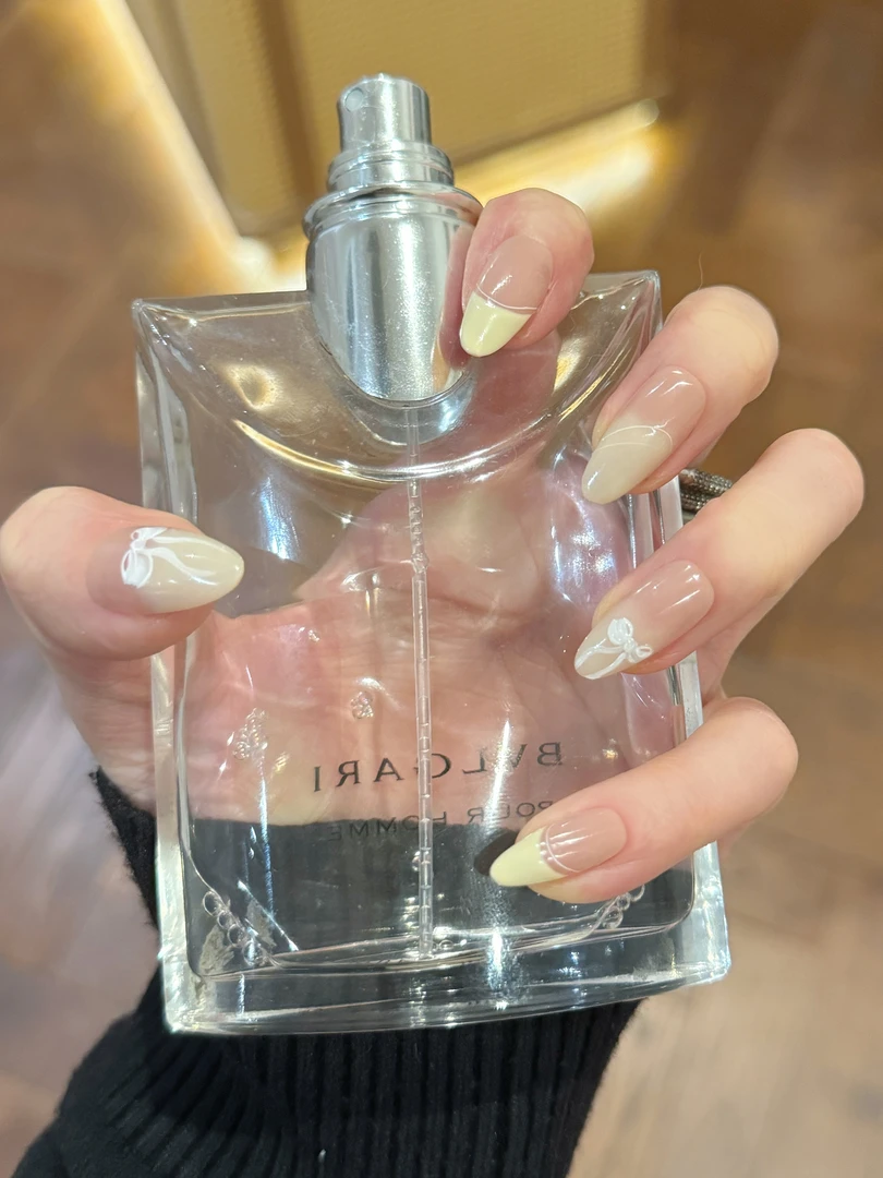 8093黄蝴蝶结纯手绘纯手工穿戴甲美甲默认杏仁短梯短椭圆需要备注