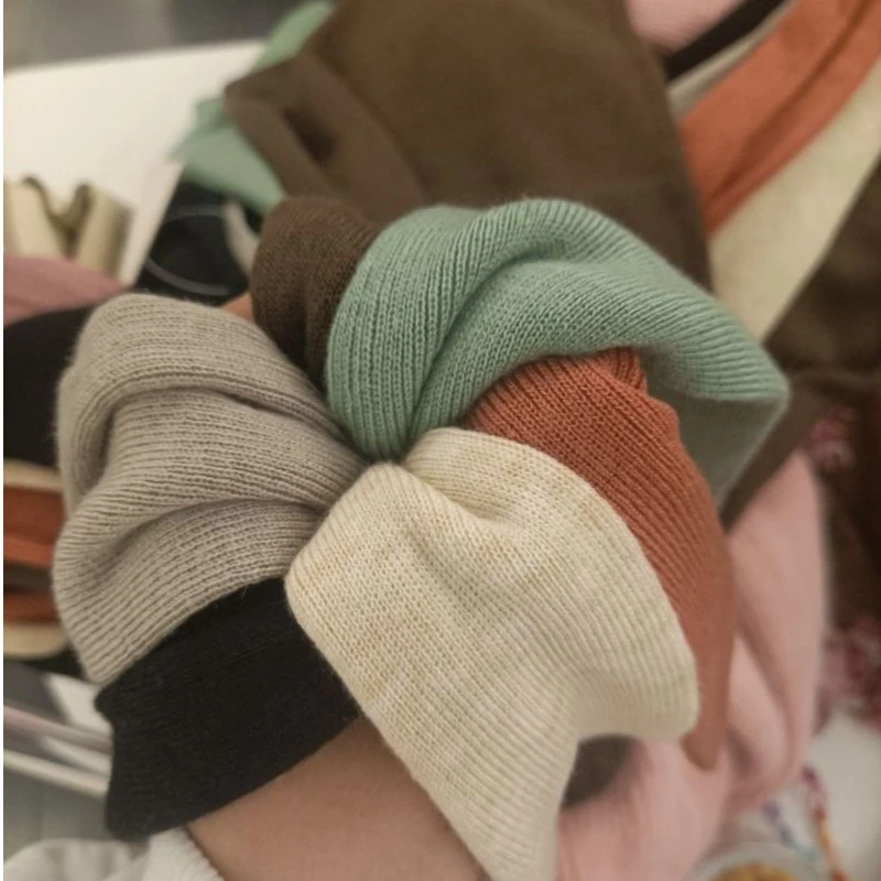 1邱肉瑶清  LD2210113  V领坑条针织打底衫