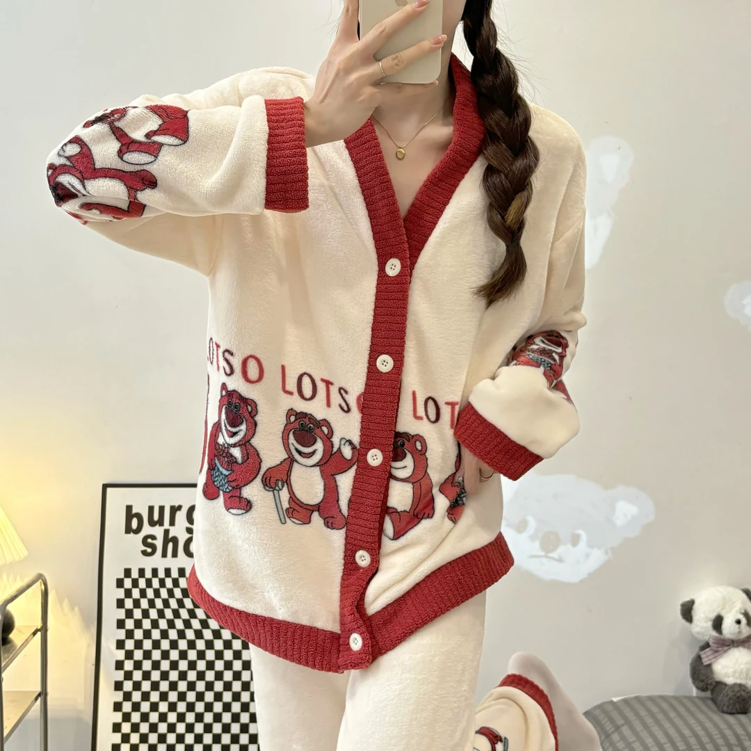 爆款红色草莓熊喜庆秋冬新春200斤大码珊瑚绒可爱保暖法兰绒套装