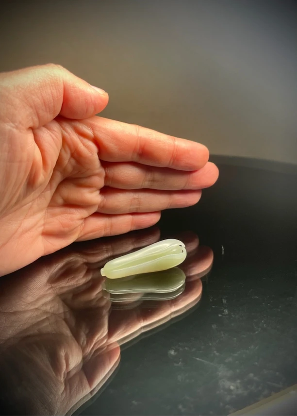 和田玉翠青《玉兰花》