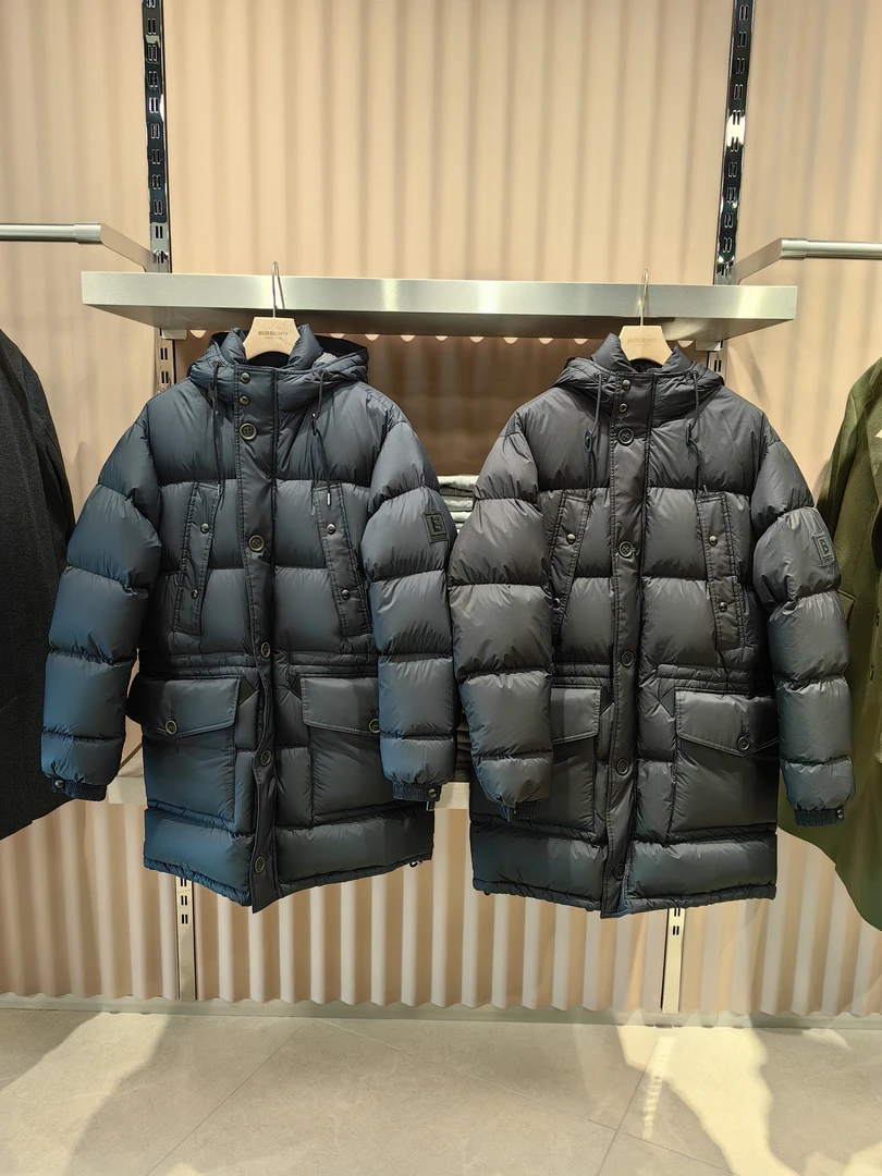 全新未使用 BURBERRY/博柏利 奥莱男士B标连帽加厚长款羽绒服