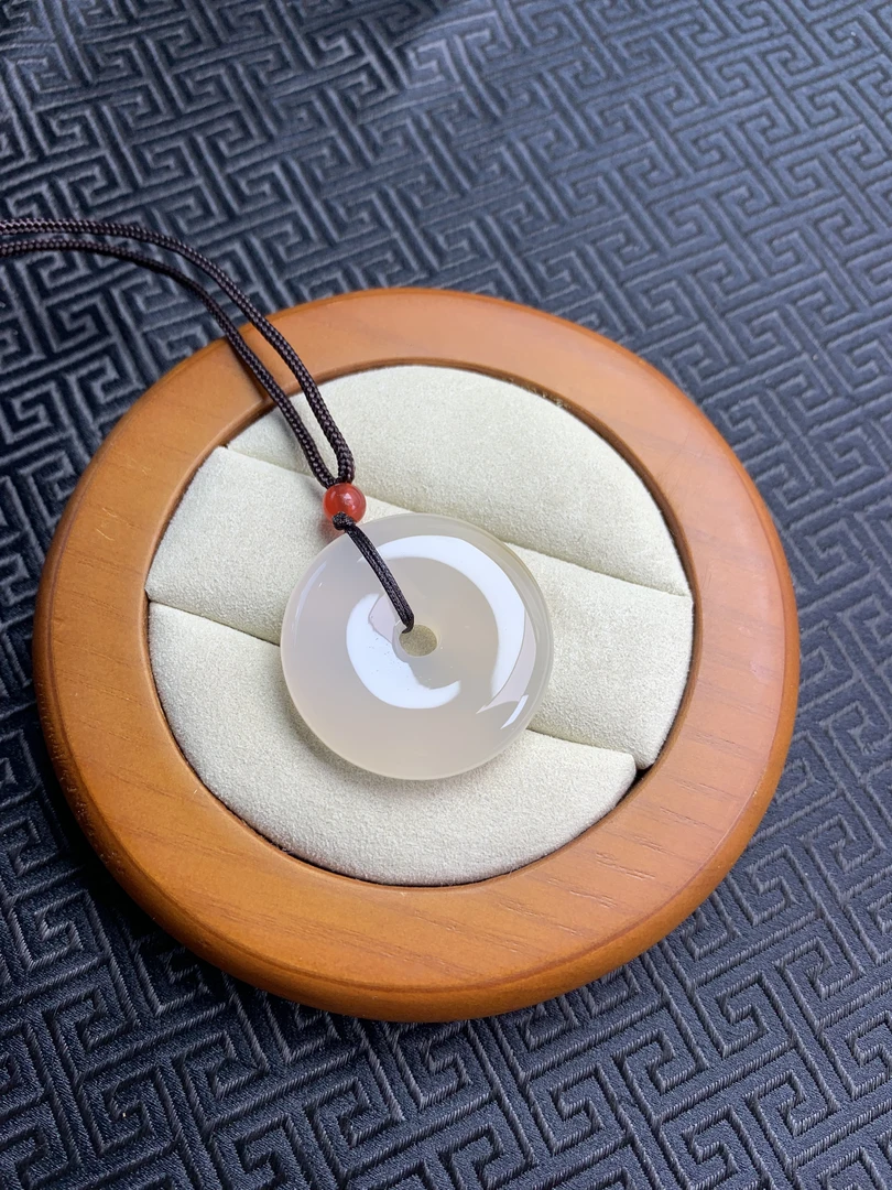 天然玛瑙玉髓平安扣多样性发货带绳颜色随机