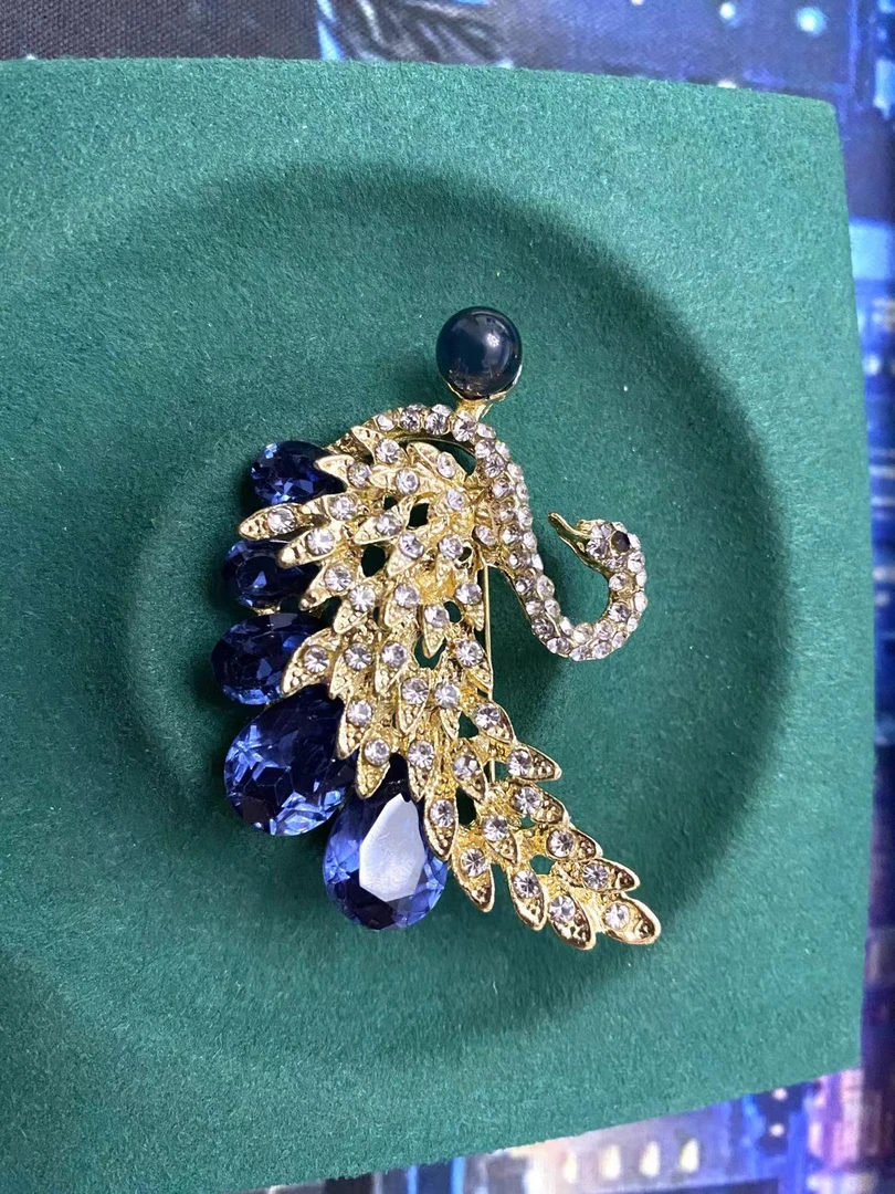 墨西哥蓝珀合金镶嵌胸针