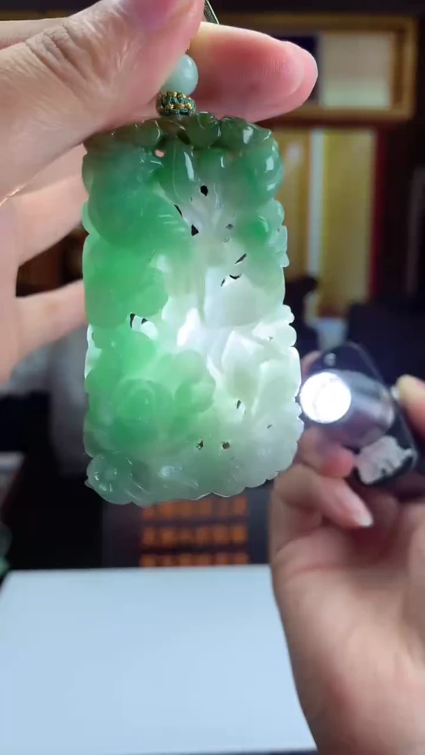 【闪购商品】定制翡翠未镶嵌挂件多样性发货(拍一发一)