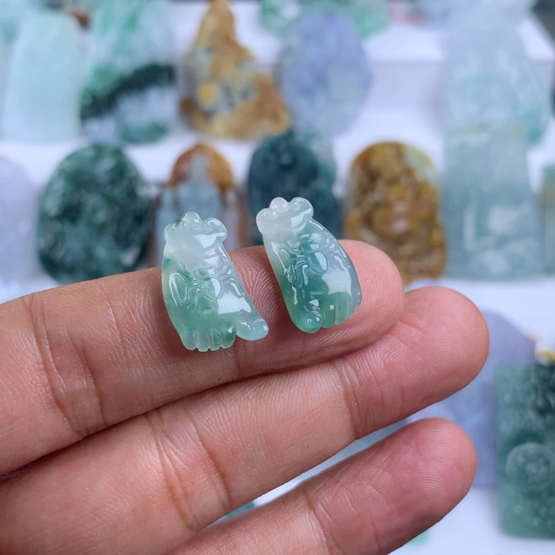 【闪购商品】翡翠颈饰未镶嵌陈*丽