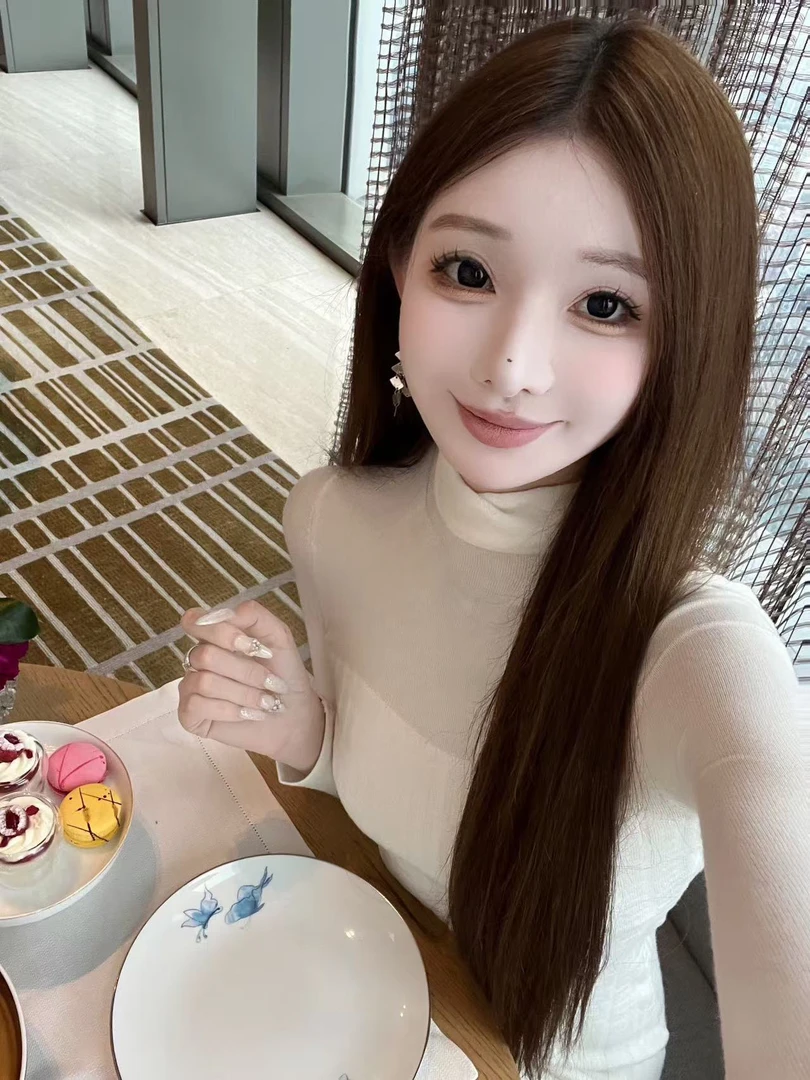 素铂舟舟【温莎大小姐】新款时尚网红小众高领秋冬款毛织连衣裙