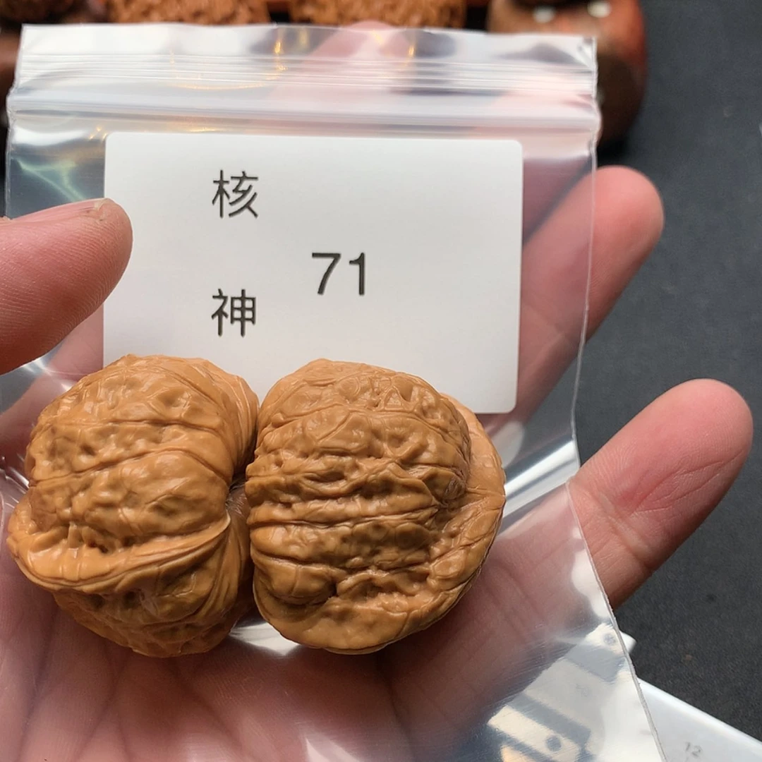 【闪购商品】文玩核桃吊坠W***R