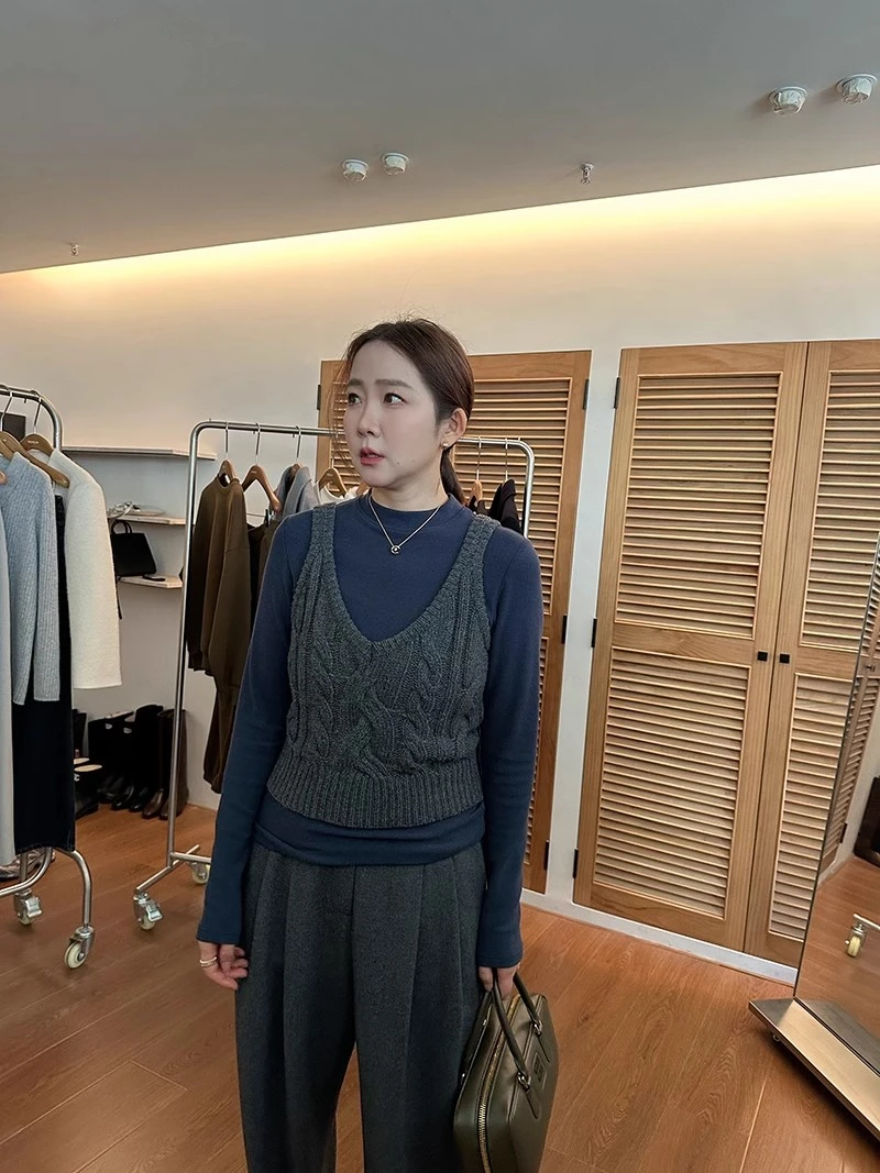 widelia2023FW 百搭v领无袖针织背心马甲小众麻花短款吊带女18723