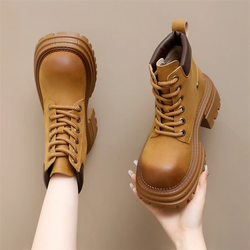 英伦厚底马丁靴女2024年秋冬时尚新款系带小个子增高工装大黄短靴