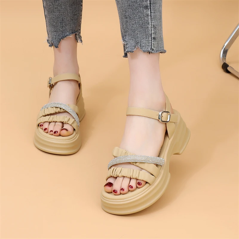 欧货粗跟仙女风罗马凉鞋女夏2024新款时尚水钻中跟配裙软底沙滩鞋