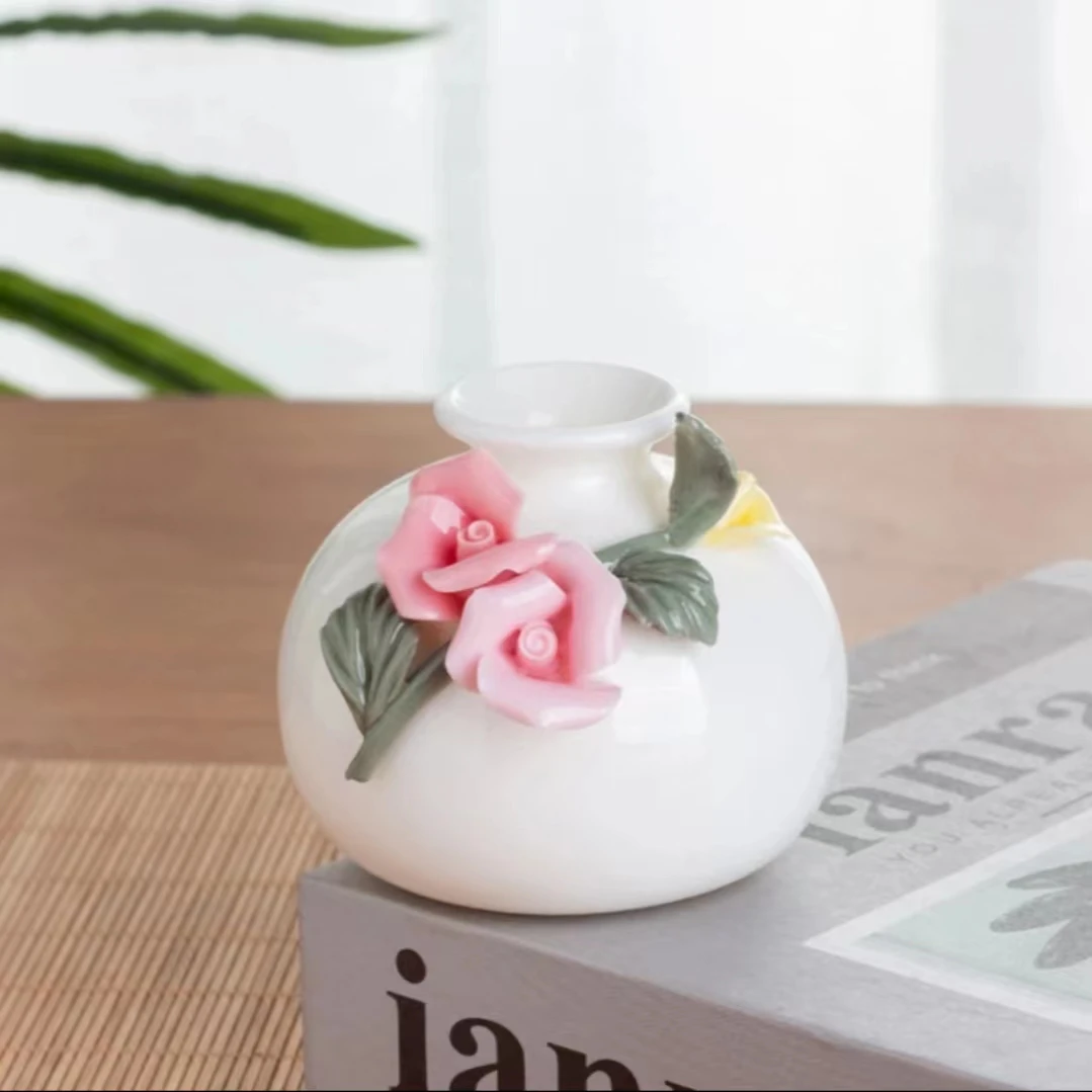 羊脂玉瓷传统手工捏花小花瓶X030