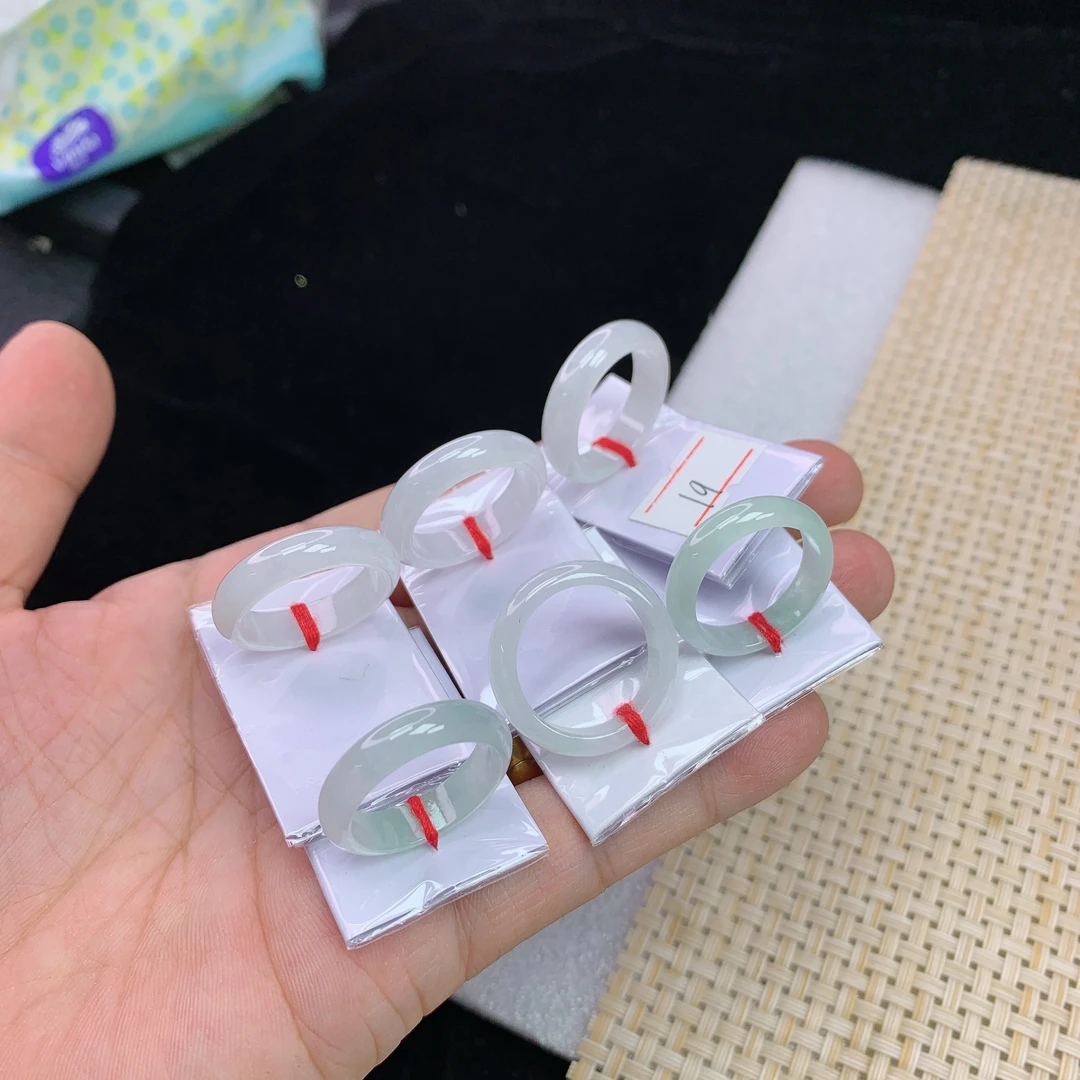 天然缅甸翡翠A货18-19圈口冰透简约时尚白色素款戒圈（多样性发货）