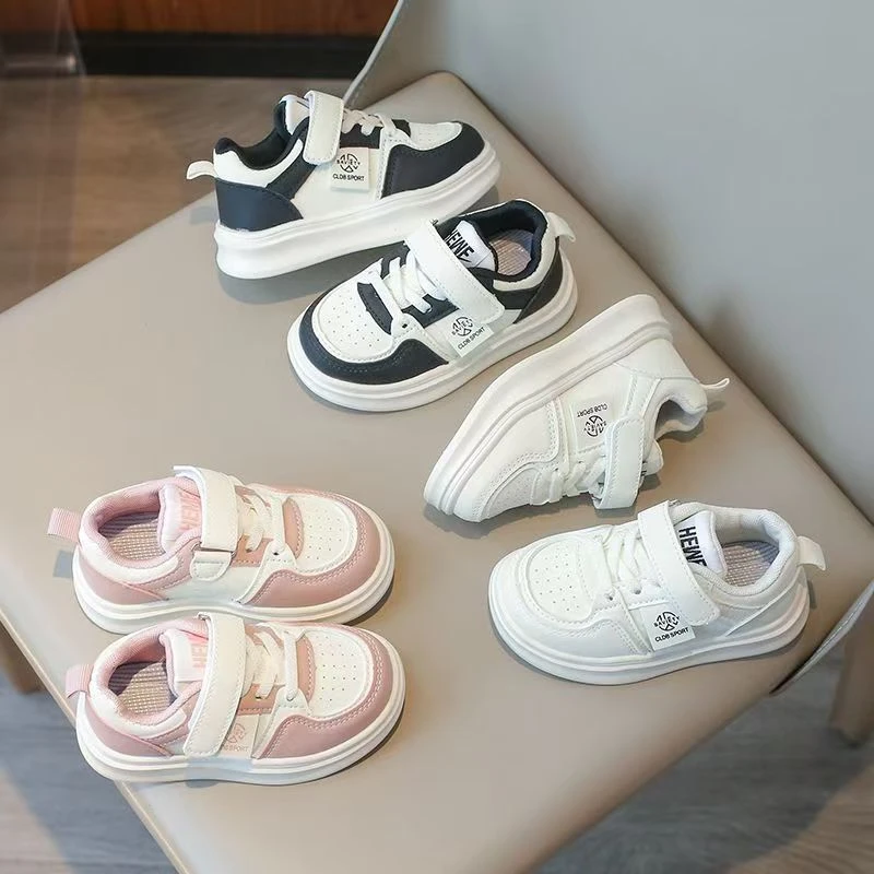 春秋款幼儿童板鞋1-3岁软底男孩运动小白鞋女宝宝学步鞋超轻款