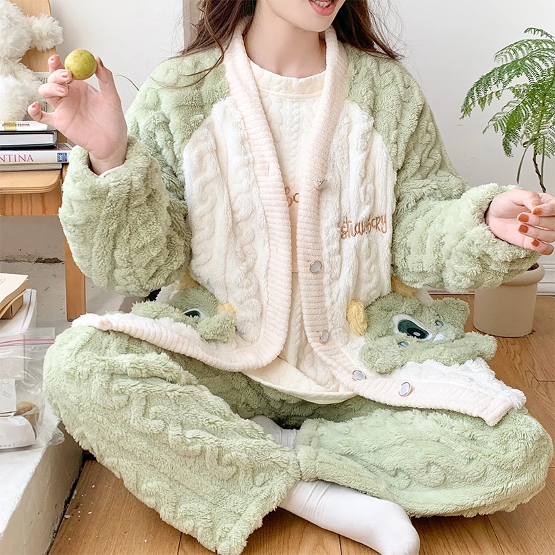 珊瑚绒月子服秋冬季加绒加厚三件套产后哺乳孕妇睡衣冬款孕期外穿