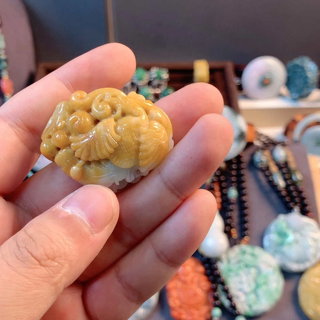 翡翠颈饰未镶嵌陈*一