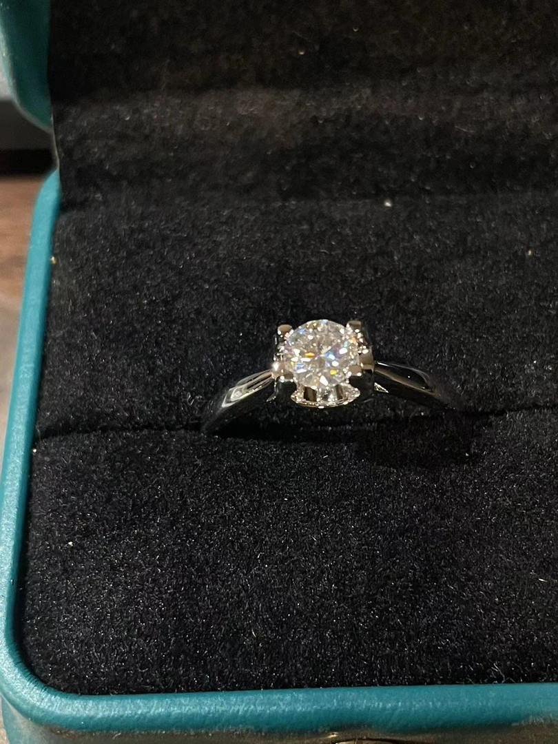 戒指 白色豪镶戒指   U2