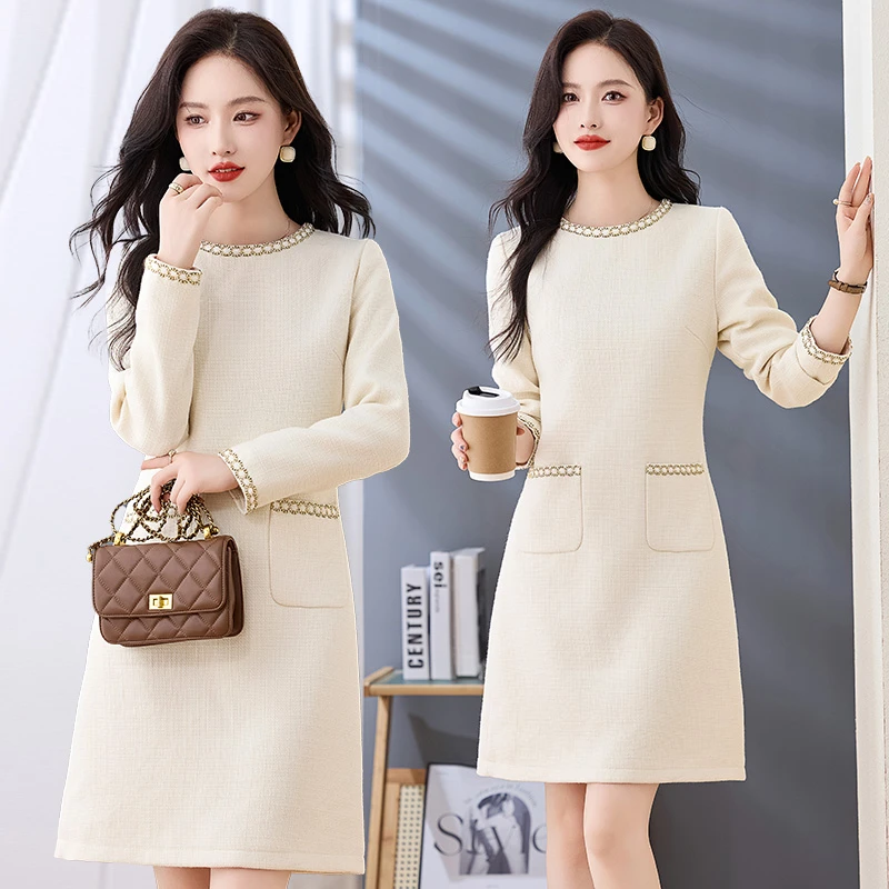 2024秋冬新款气质优雅显瘦小香风连衣裙女遮肉粗花呢重工领口裙子