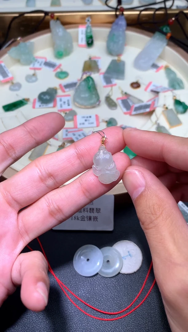 【闪购商品】翡翠颈饰18K金镶嵌小金鱼