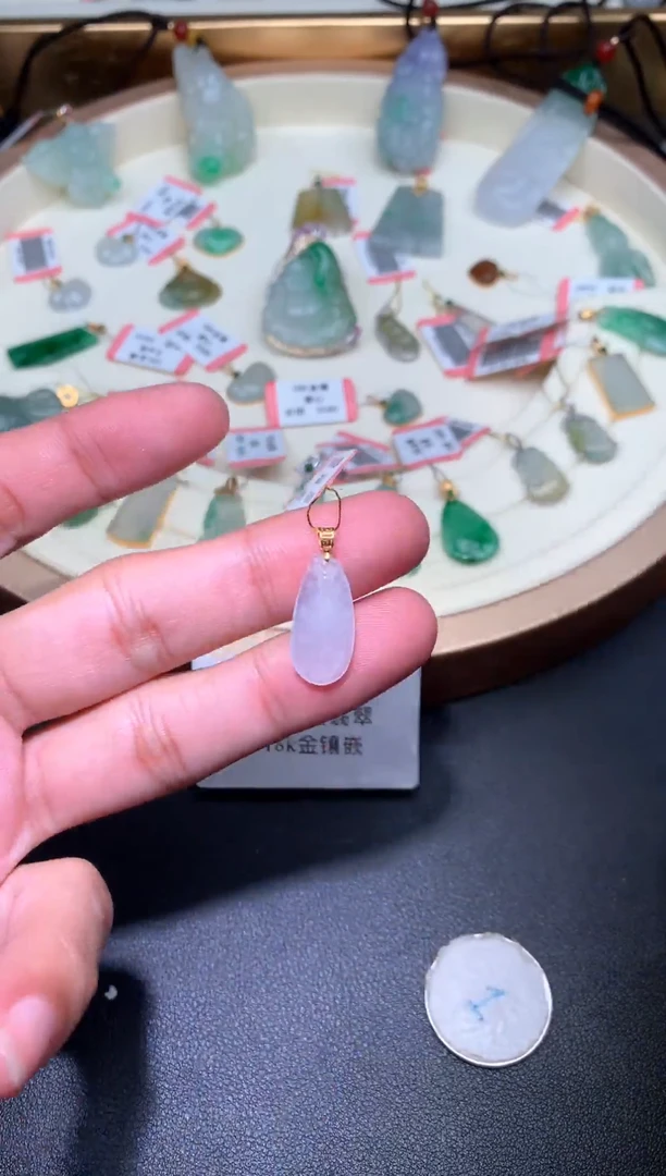【闪购商品】翡翠颈饰18K金镶嵌福瓜