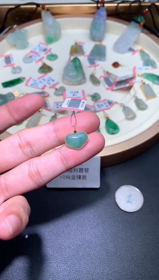 【闪购商品】翡翠颈饰18K金镶嵌爱心