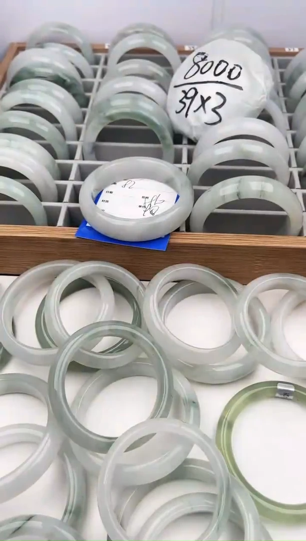 【闪购商品】石英质玉手镯未镶嵌82