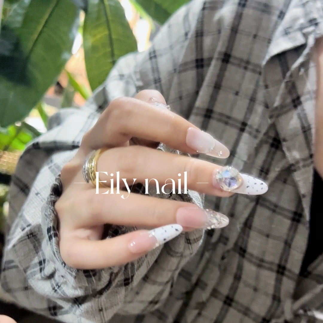 【小皮蛋】EilyNail设计师纯手工穿戴甲手绘蛋壳拼钢珠美甲