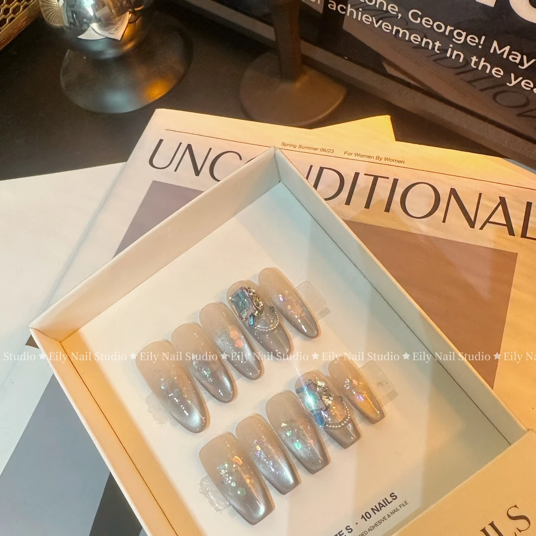 【事后清晨】EilyNail设计师轻奢高定手工穿戴甲渐变浅蓝色猫眼温柔