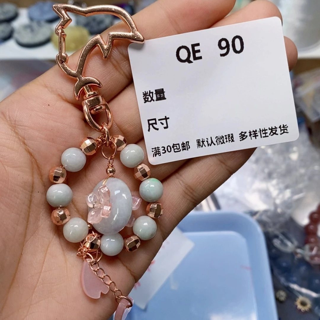 翡翠颈饰未镶嵌QE90。一个