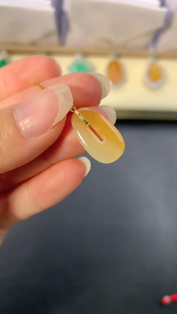 【闪购商品】翡翠颈饰18K金镶嵌E858