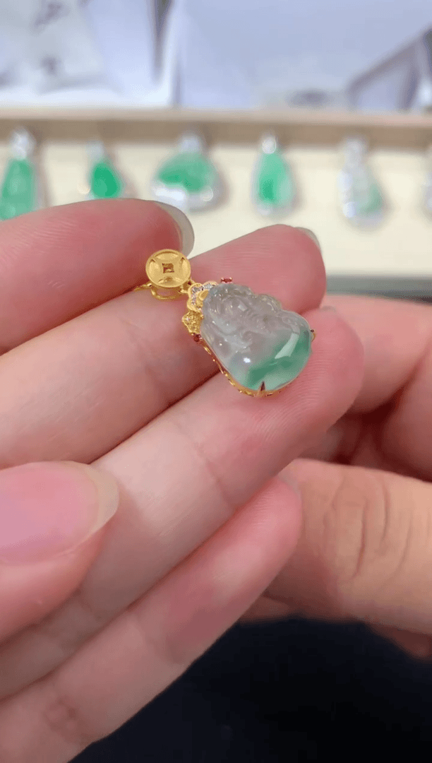 【闪购商品】翡翠颈饰18K金镶嵌N852