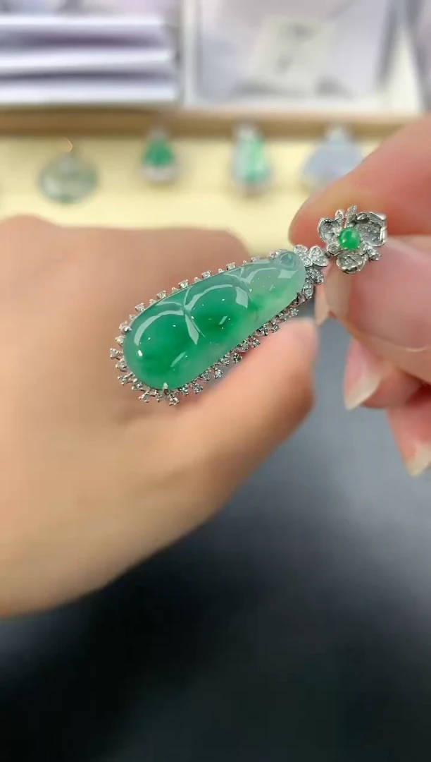 【闪购商品】翡翠颈饰18K金镶嵌R773