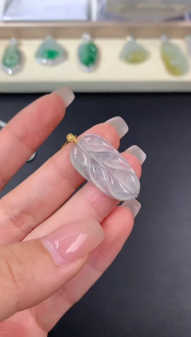 【闪购商品】翡翠颈饰18K金镶嵌X816