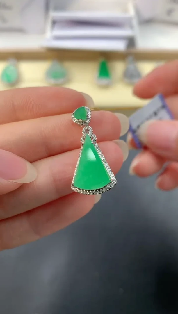 【闪购商品】翡翠颈饰18K金镶嵌T121