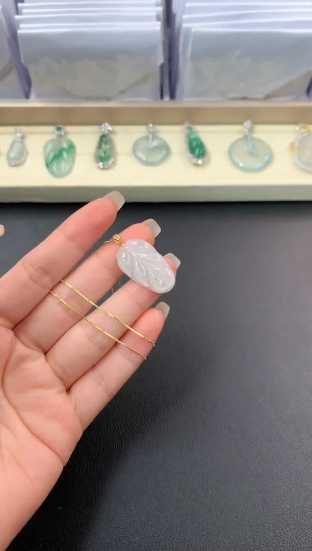 【闪购商品】翡翠颈饰18K金镶嵌R347 多样性发一件