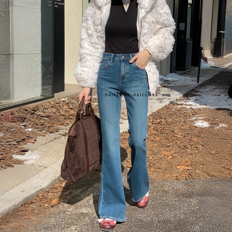 代嘉儿daiclaire牛仔裤女秋冬新款高腰加绒蓝色喇叭微喇长裤96969