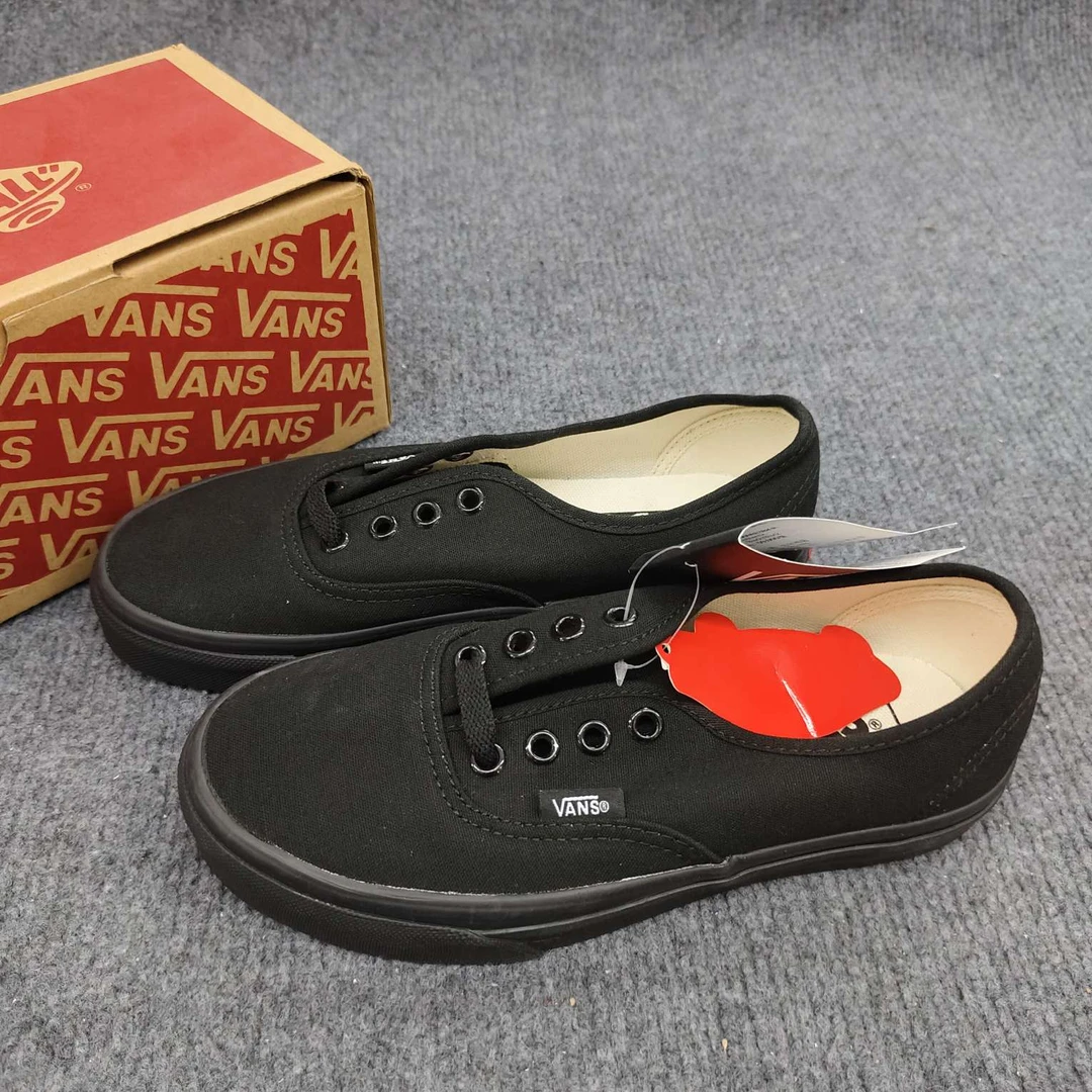 Vans Authentic 黑色低帮板鞋 原盒 EE3BKA