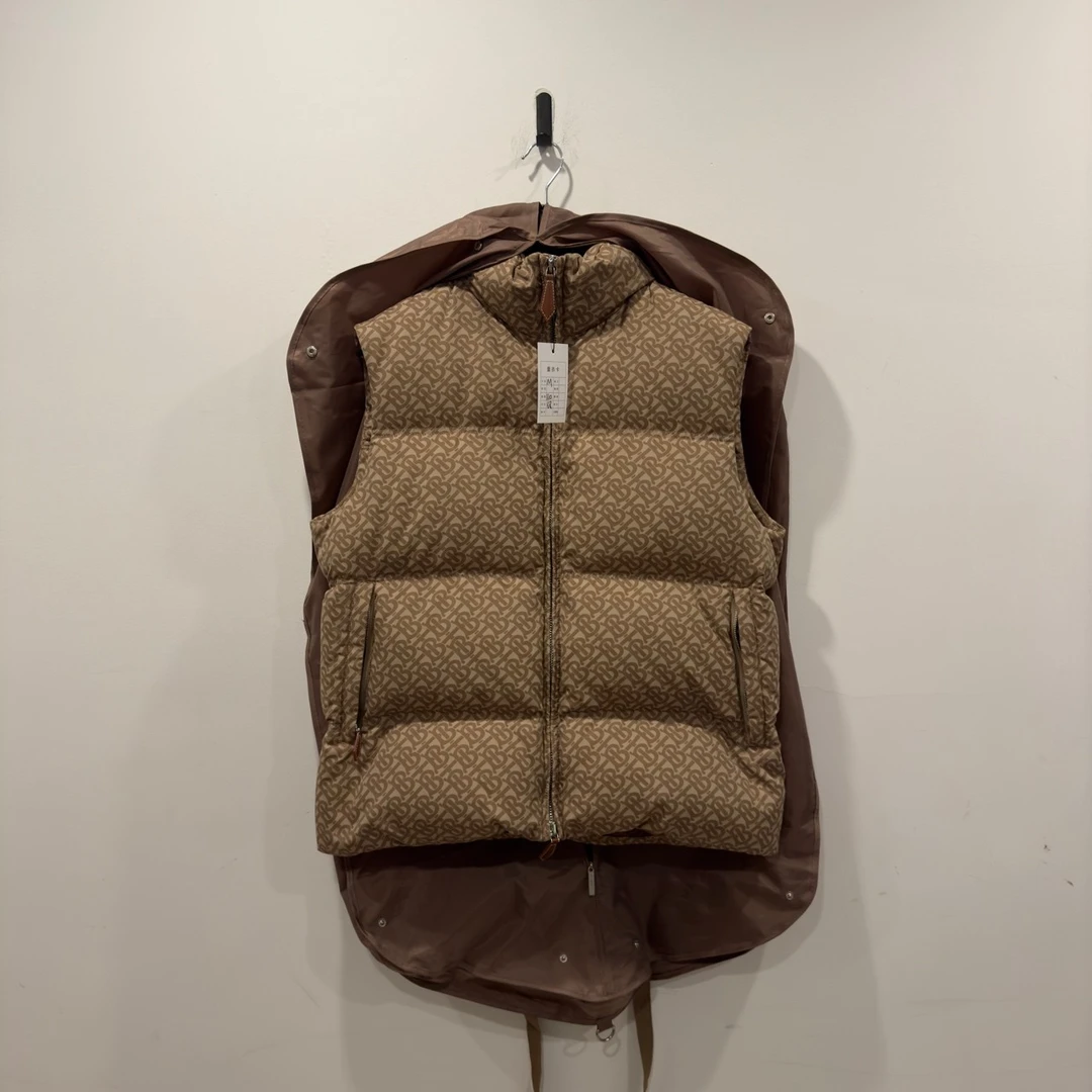 （pm）SL Burberry 巴宝莉 TB满印 羽绒马甲 M码 99新 公价12800