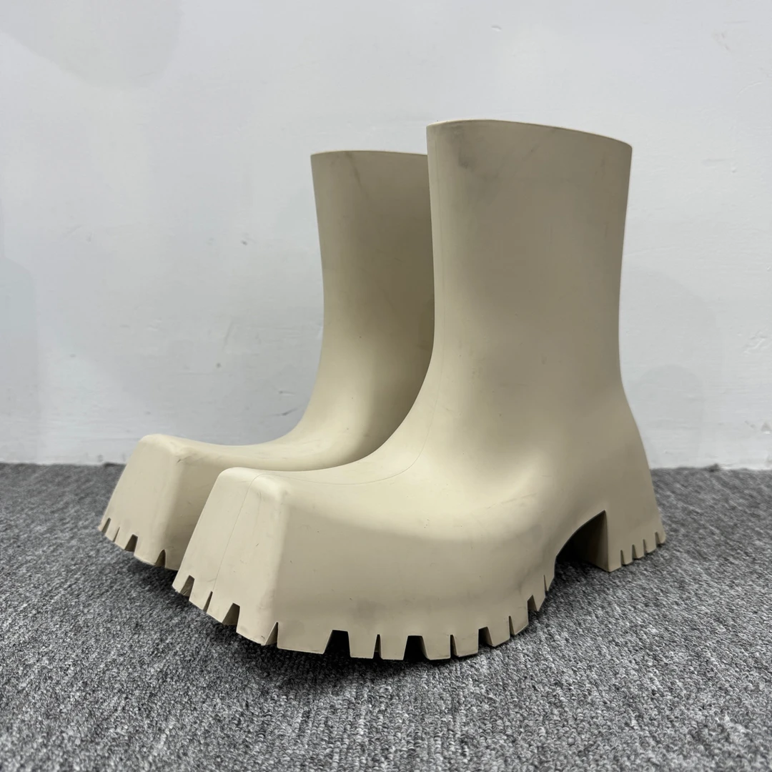 （pm）Balenciaga Trooper 方头雨靴  尺码：42码  描述：95新